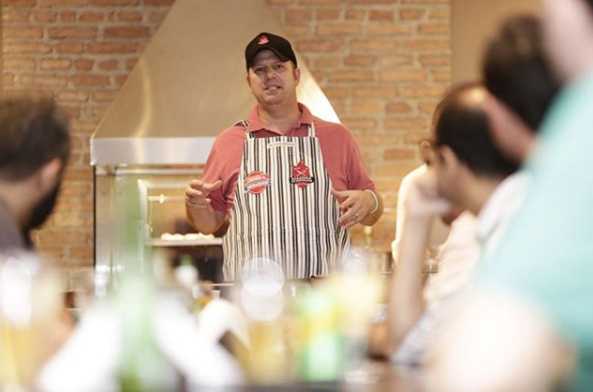 Luiz Fiori oferece cursos de churrasco em Goiânia | Foto: Luiz Fiori