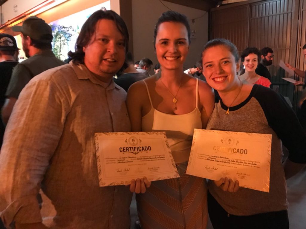 Representantes da Cervejaria Colombina recebem prêmios no Concurso Brasileiro de Cervejas, em Blumenau | Foto: Divulgação