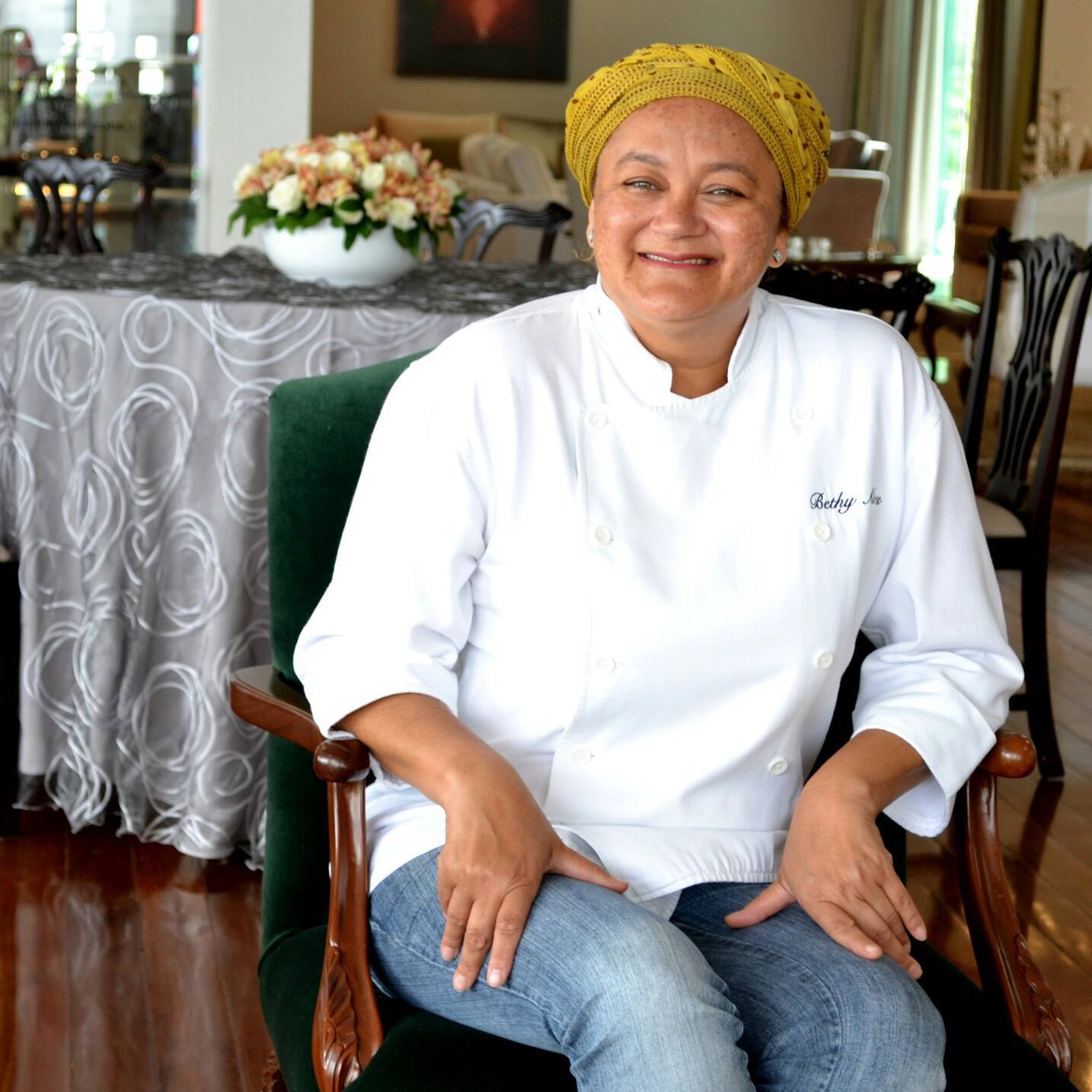 Bethynha Alves é chef do Palácio das Esmeraldas| Foto: Arquivo Pessoal