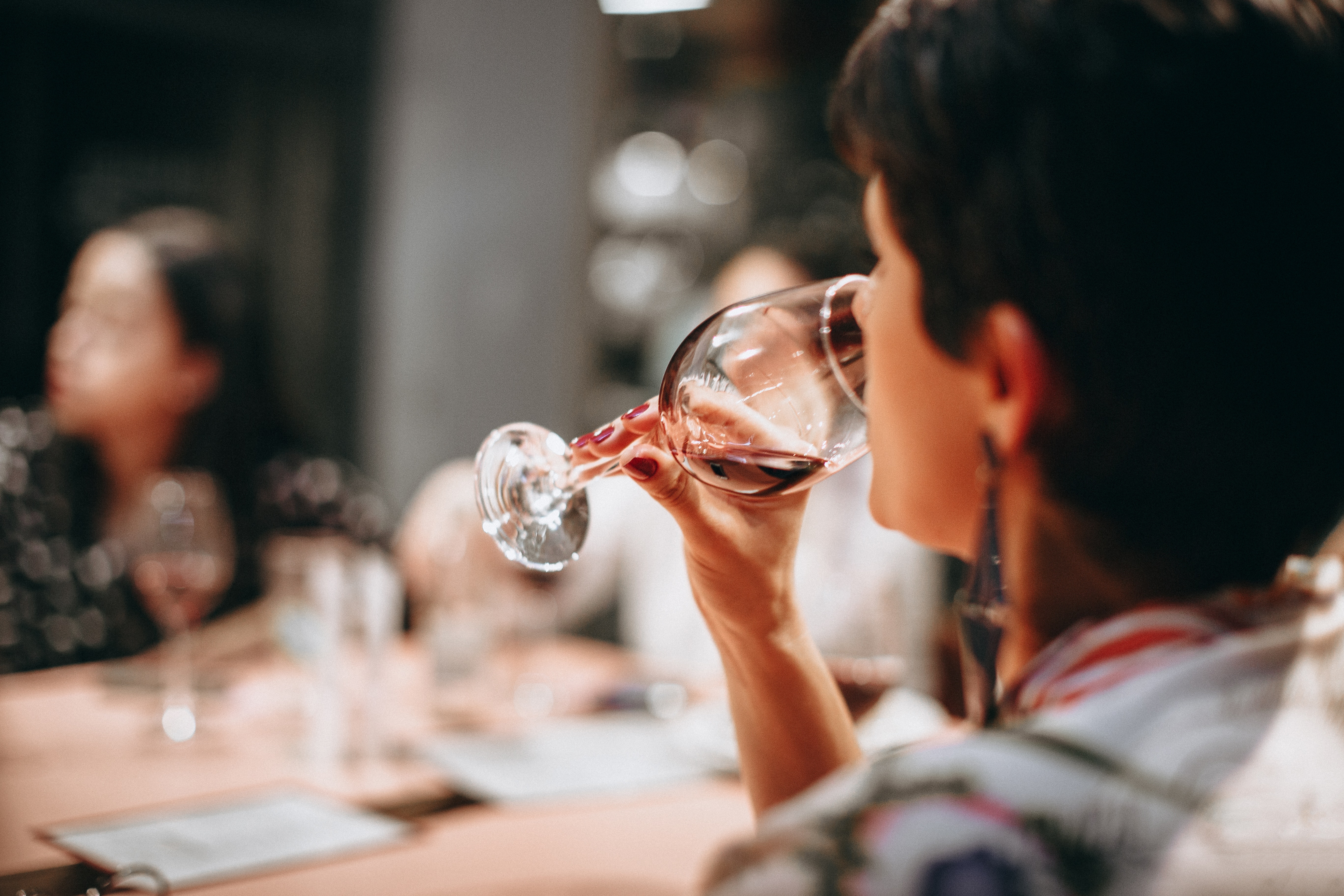 Vinoteca promove degustação harmonizada de vinhos com temática de Natal