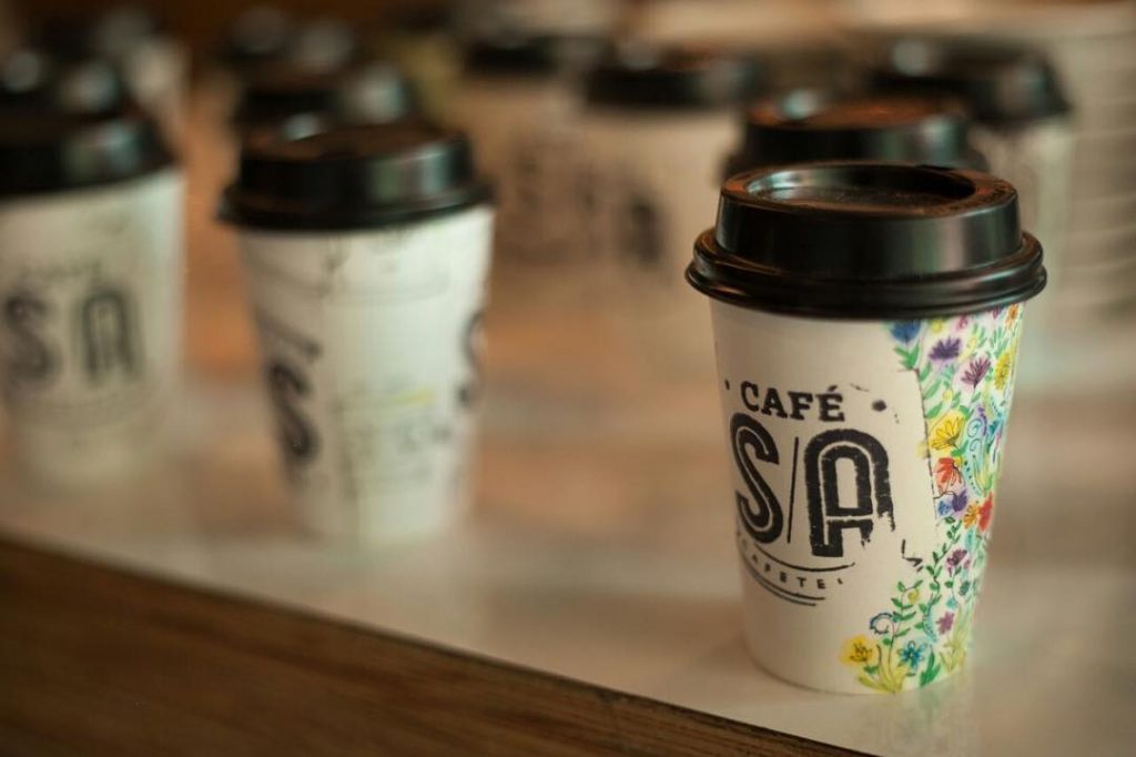 Café S/A em Anápolis tem copos térmicos no estilo americano | Foto: Divulgação