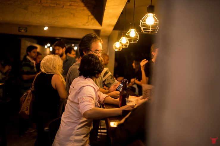 Roça Brew Pub tem atmosfera moderna em Goiânia | Foto: Divulgação
