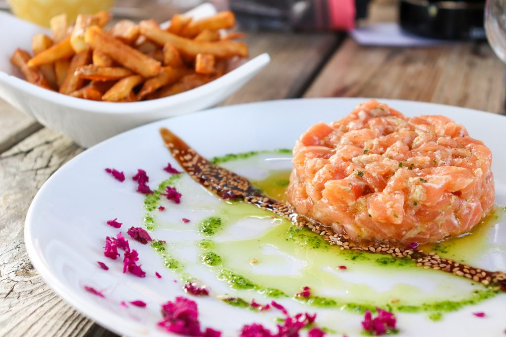 Tartar de salmão: aprenda a preparar essa versão da receita | Foto: Divulgação/Comitê Umami