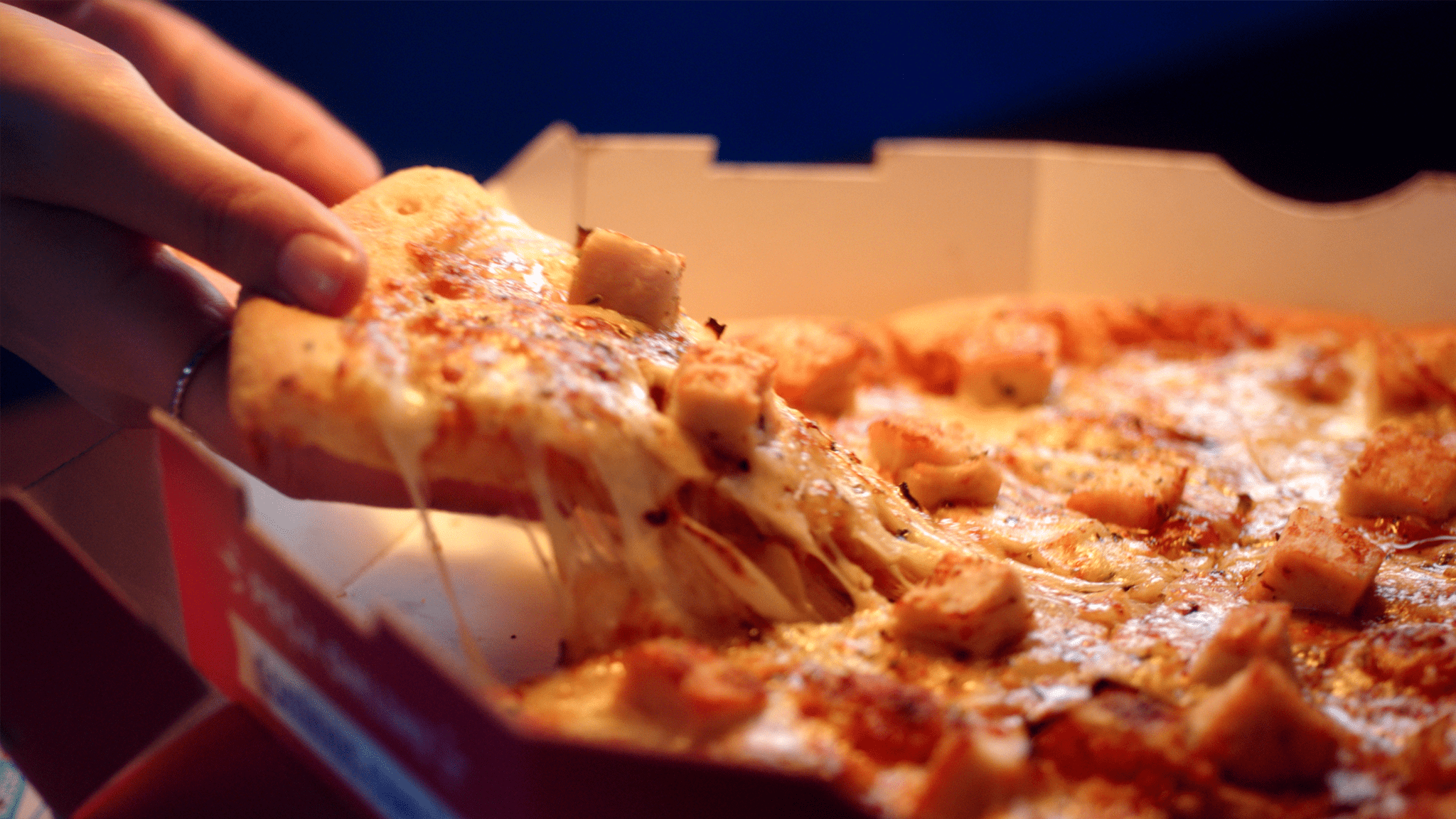Domino’s lança pizza com molho Barbecue para comemorar o Dia da Pizza