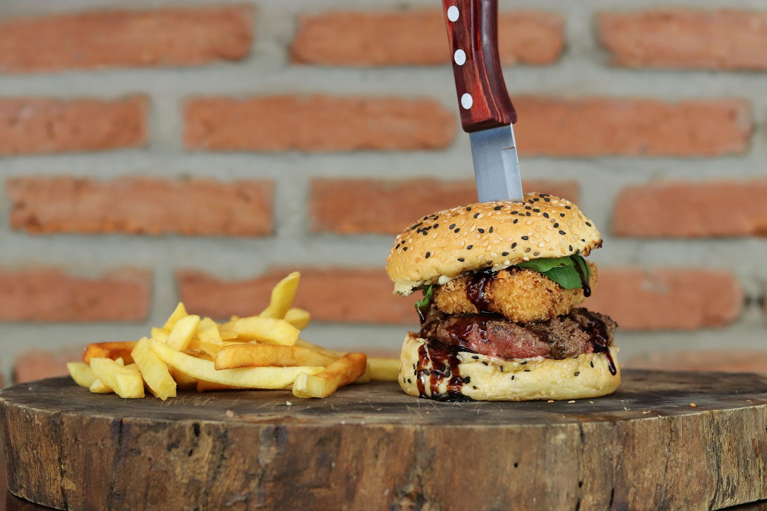 Benedito Steakhouse tem novo menu de hambúrgueres, em Goiânia